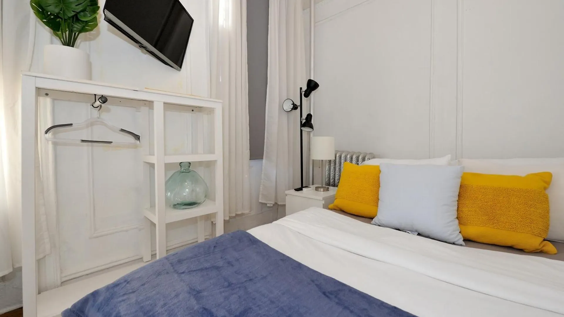 Midtown West Furnished Apartment 3Br Perfect Share New York 0*,  United States
