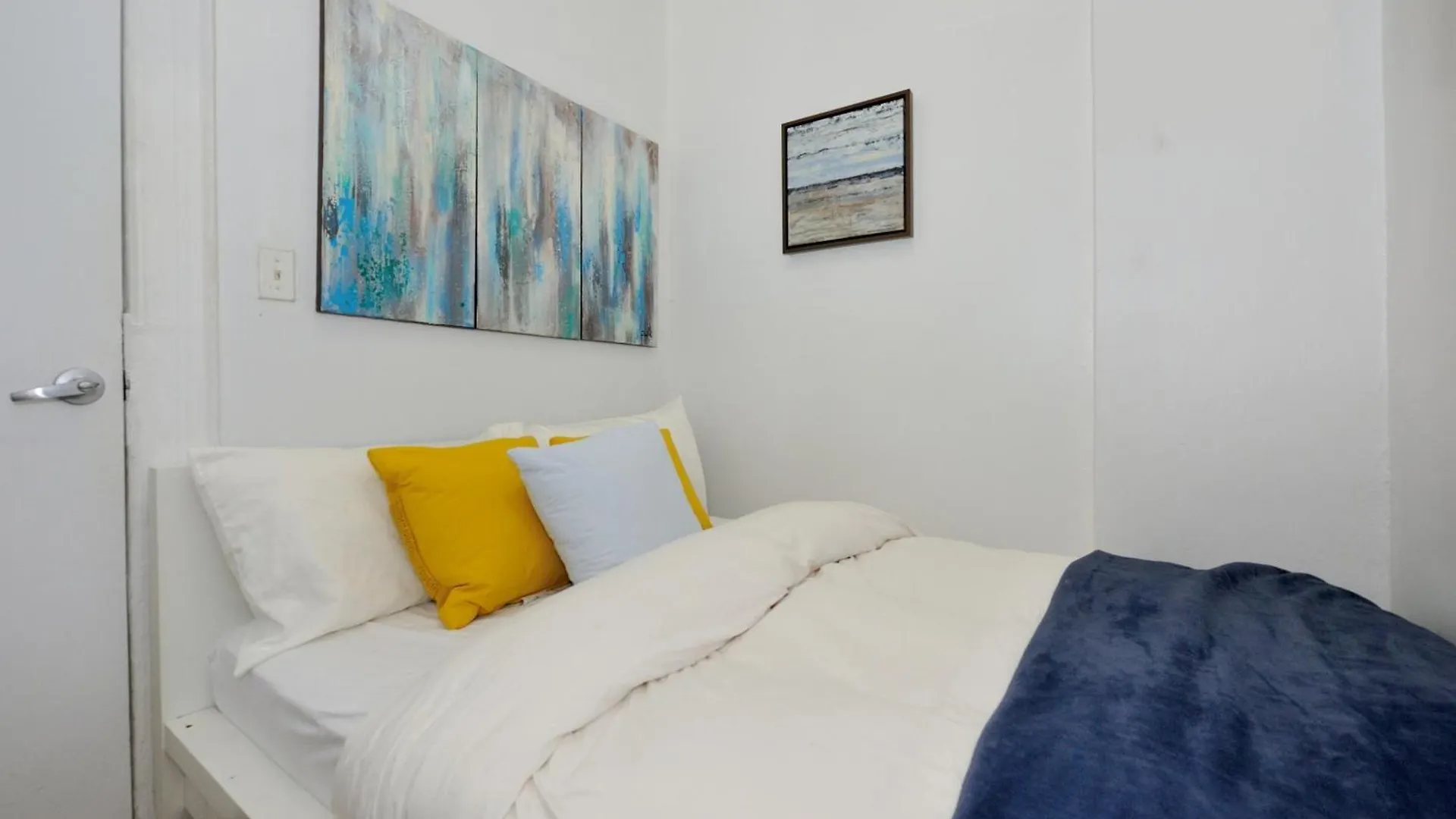 Midtown West Furnished Apartment 3Br Perfect Share New York 0*,  United States